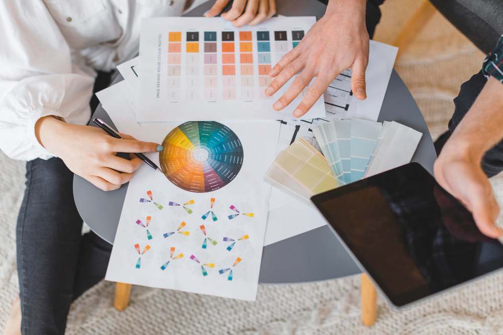 How To Use Complementary Colors in Your Apartment