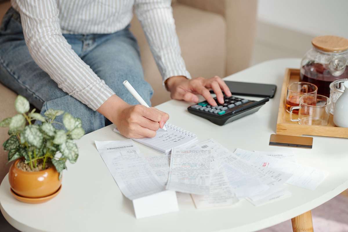 Discover the Best Ways to Budget for Your First Apartment